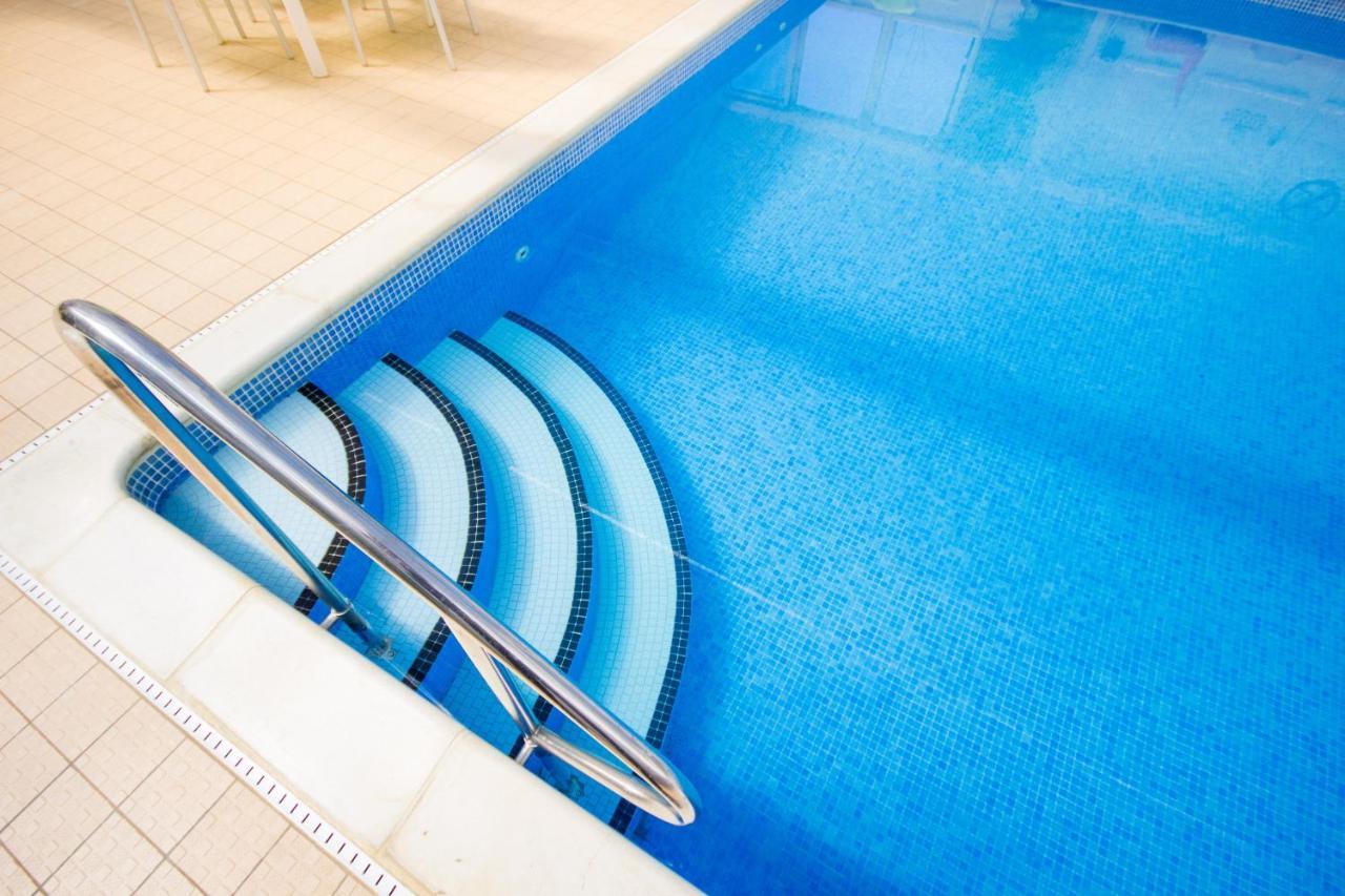 The Lakes Rookley Kültér fotó Swimming pool